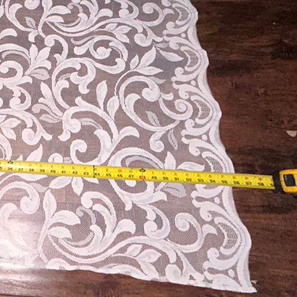 Vintage lace tablecloth 69.5”x56” - Picture 3 of 3